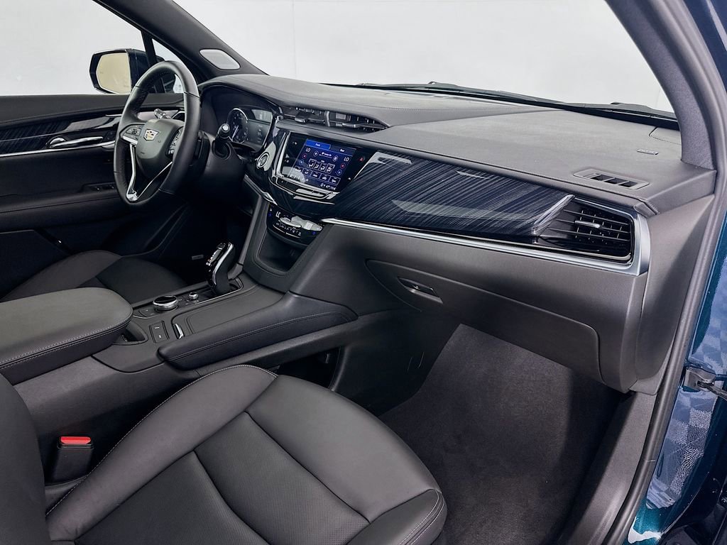 Used 2025 Cadillac XT6 Premium Luxury w/ LPO, Floor Liner Package image 31