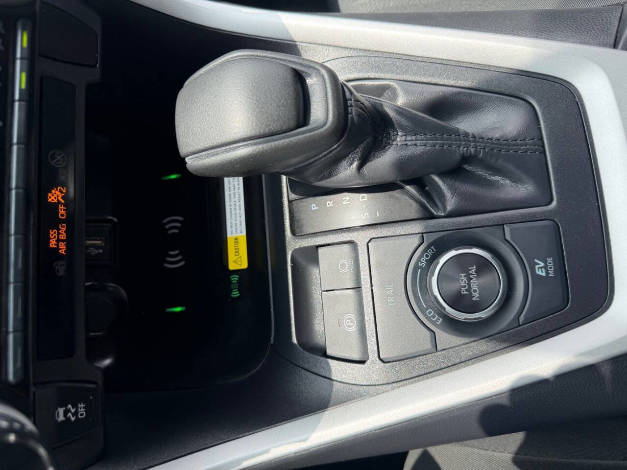 Used 2025 Toyota RAV4 XLE AWD/4WD image 11