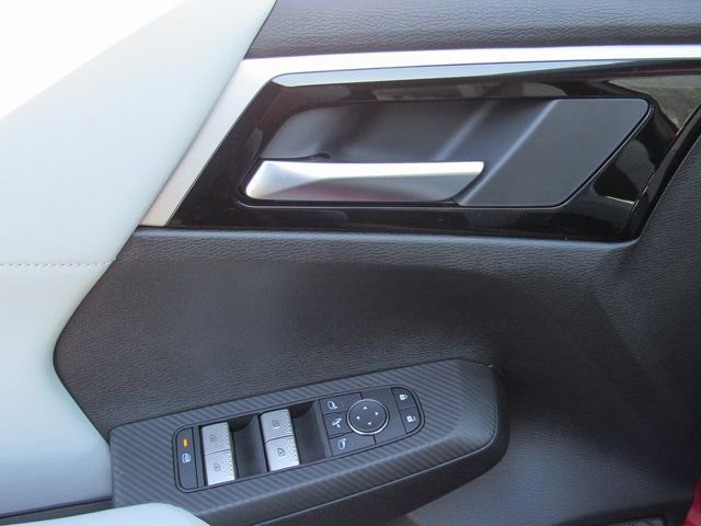 New 2025 Mitsubishi Outlander SE image 16