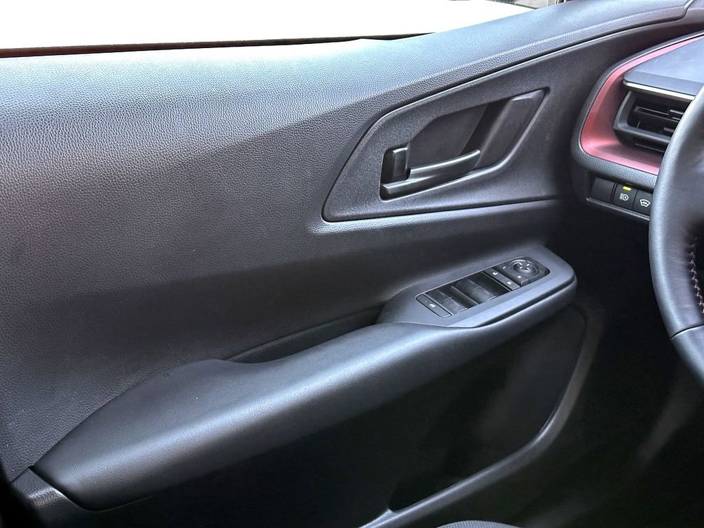 Used 2025 Toyota Prius Plug-In Hybrid FWD image 25