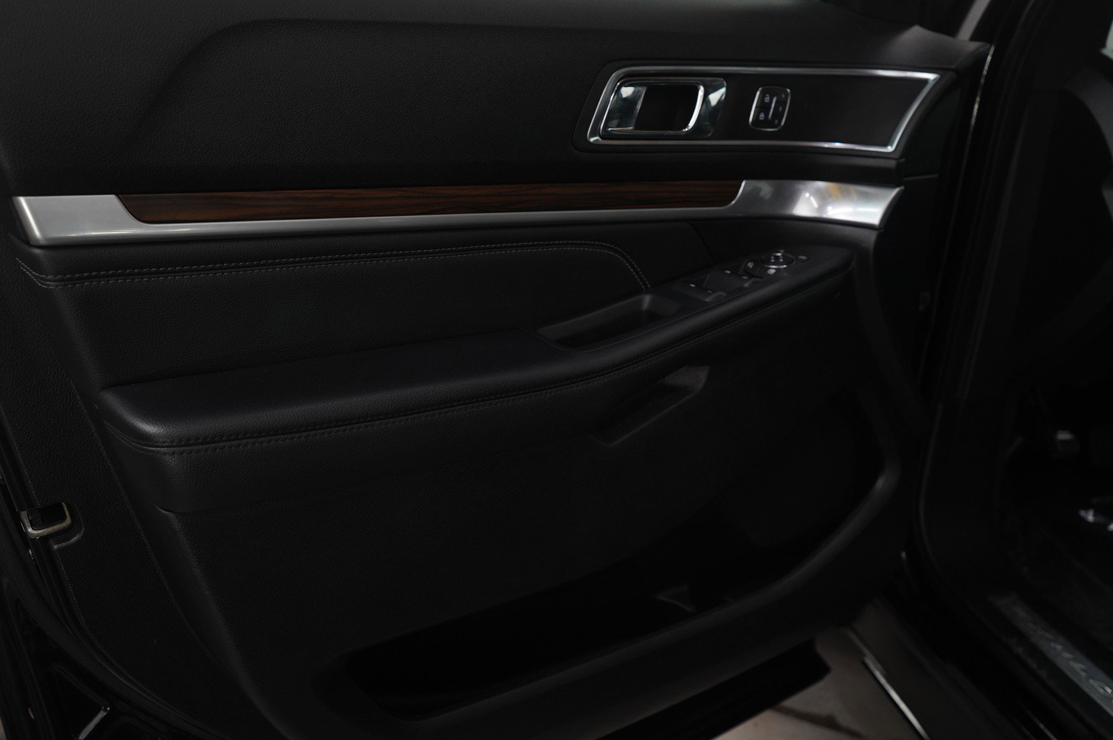 Used 2016 Ford Explorer Limited image 22