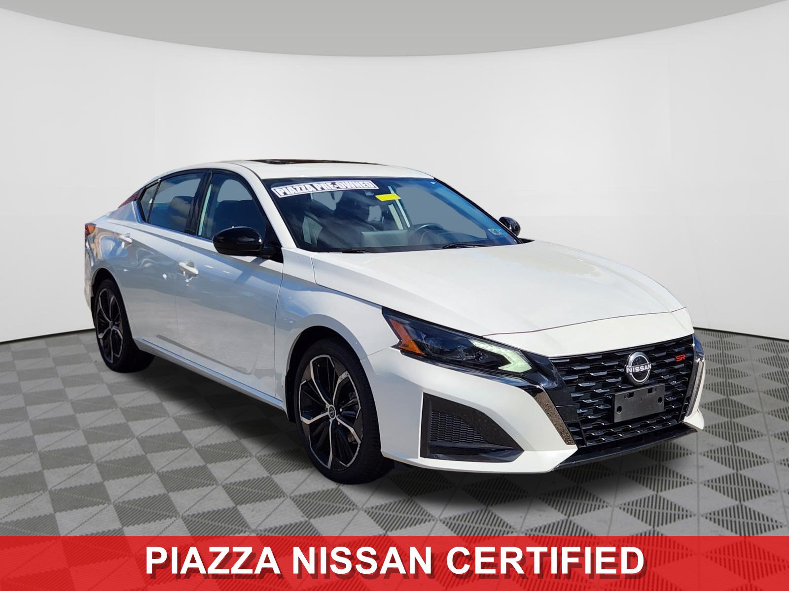 Certified 2023 Nissan Altima 2.5 SR w/ SR Premium Package AWD/4WD image 1