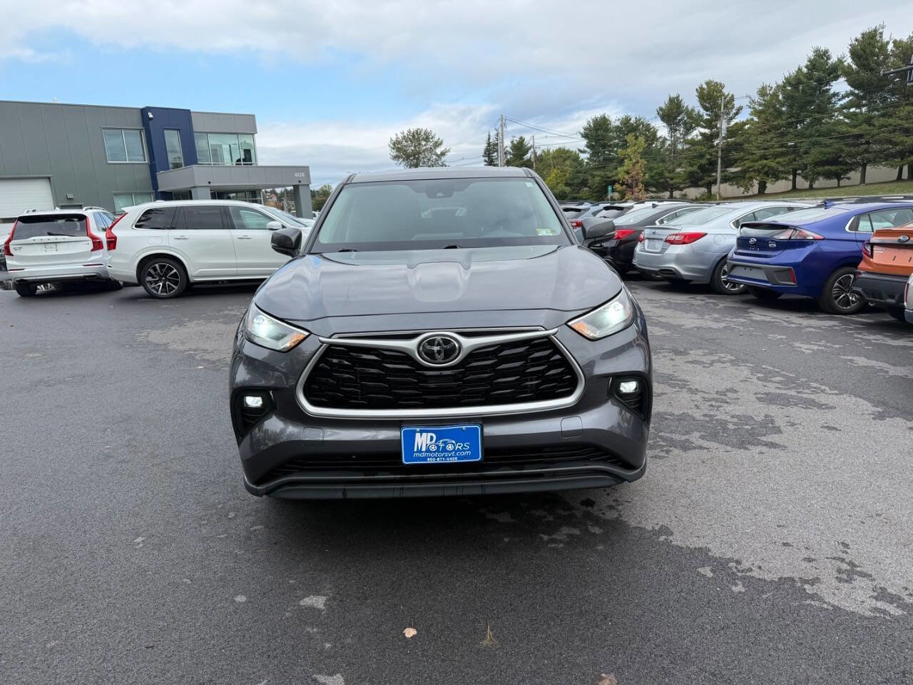 Used 2023 Toyota Highlander LE image 3