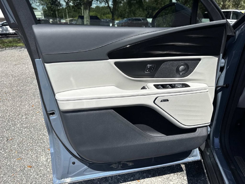 New 2026 Lincoln Nautilus Premier w/ Equipment Group 102A AWD/4WD image 18