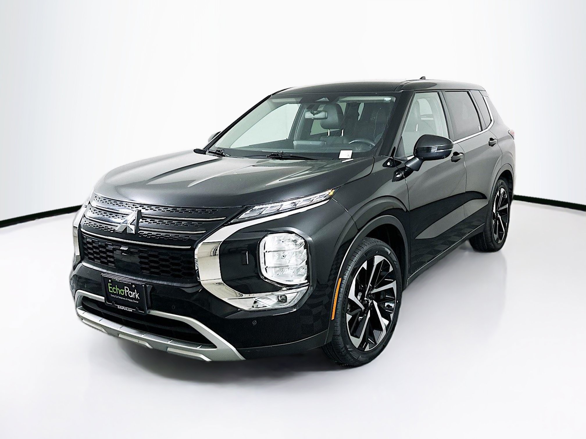 Used 2024 Mitsubishi Outlander SE AWD/4WD image 3