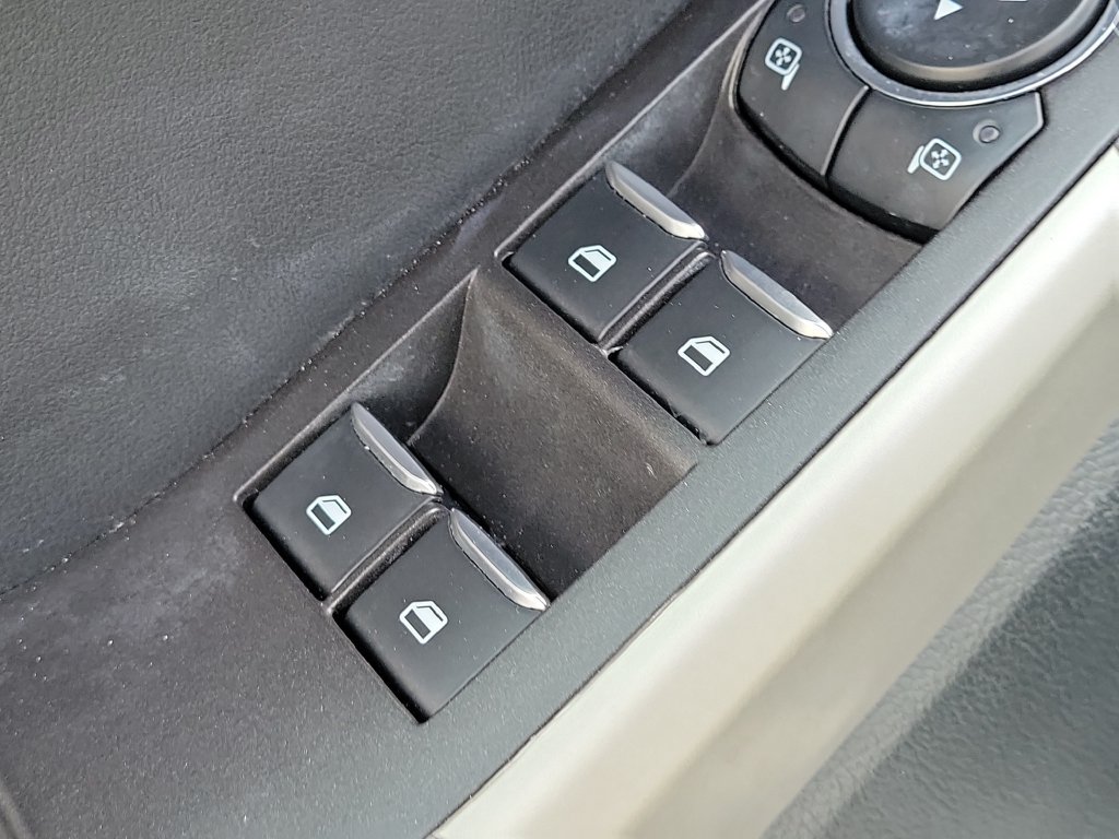 Used 2023 Ford Explorer XLT RWD image 28