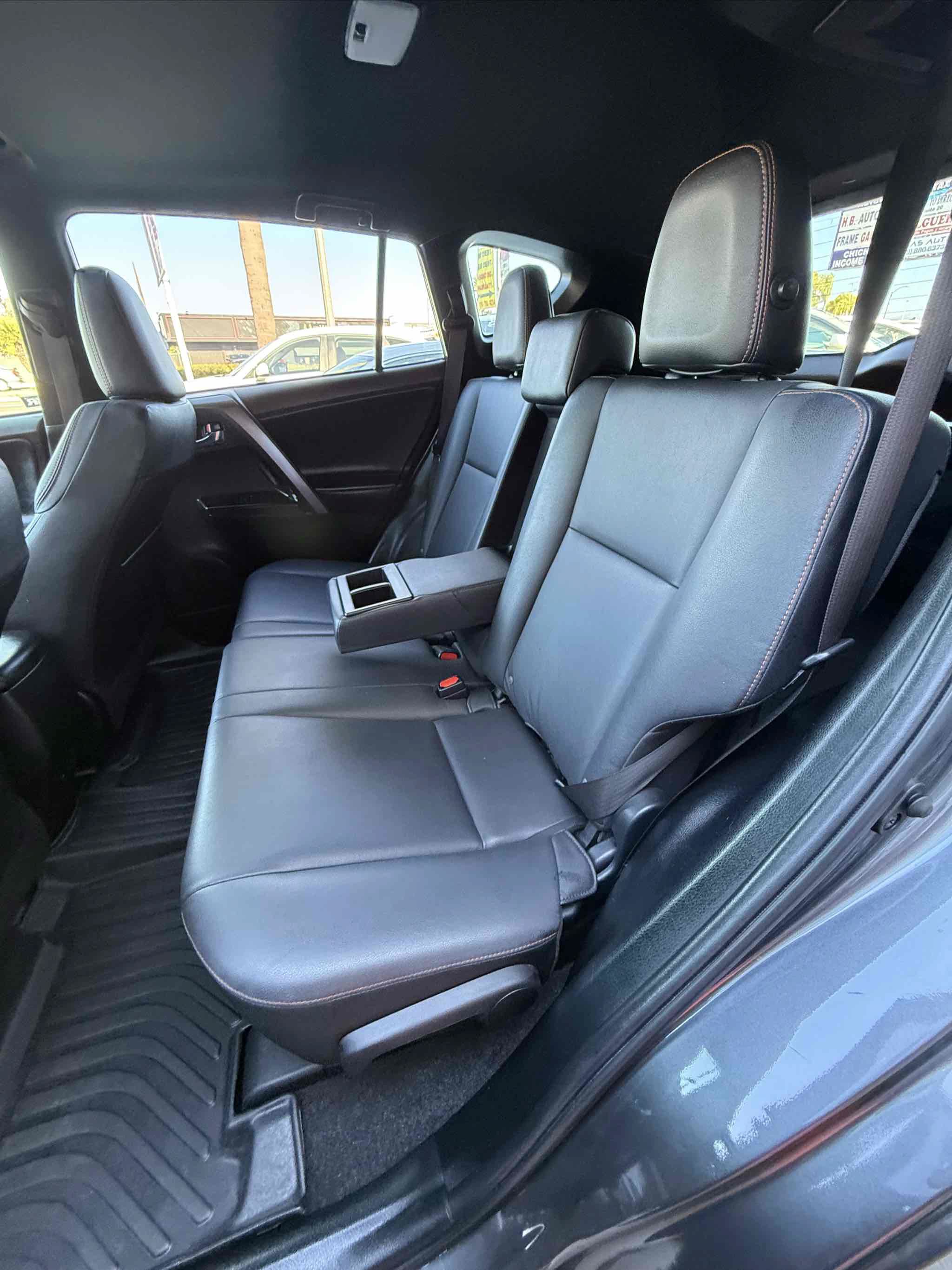 Used 2018 Toyota RAV4 SE w/ All Weather Liner Package FWD image 96