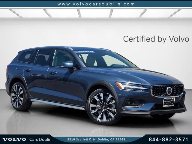 Certified 2025 Volvo V60 B5 Cross Country Ultra AWD/4WD image 1