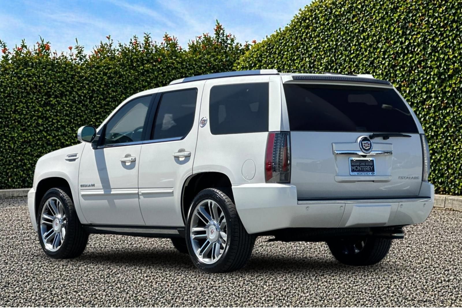 Used 2013 Cadillac Escalade Premium AWD/4WD image 6