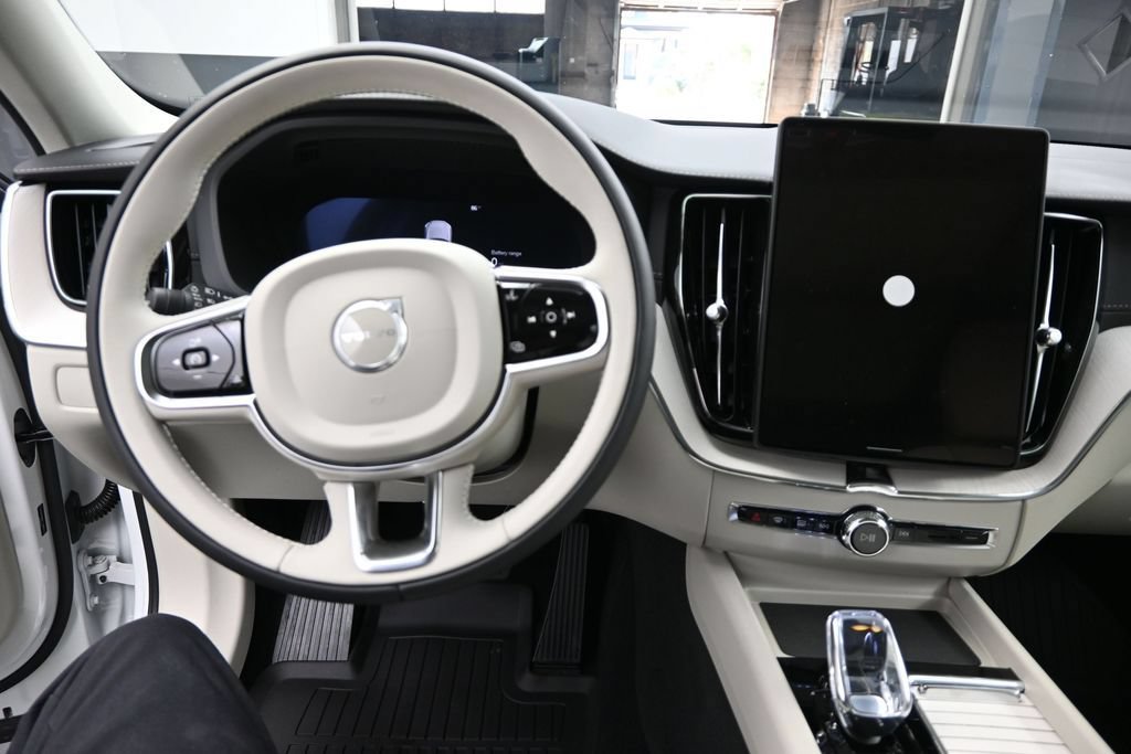 New 2026 Volvo XC60 T8 Ultra w/ Protection Package Premier AWD/4WD image 11