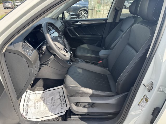 Used 2023 Volkswagen Tiguan SE w/ Panoramic Sunroof Package AWD/4WD image 27