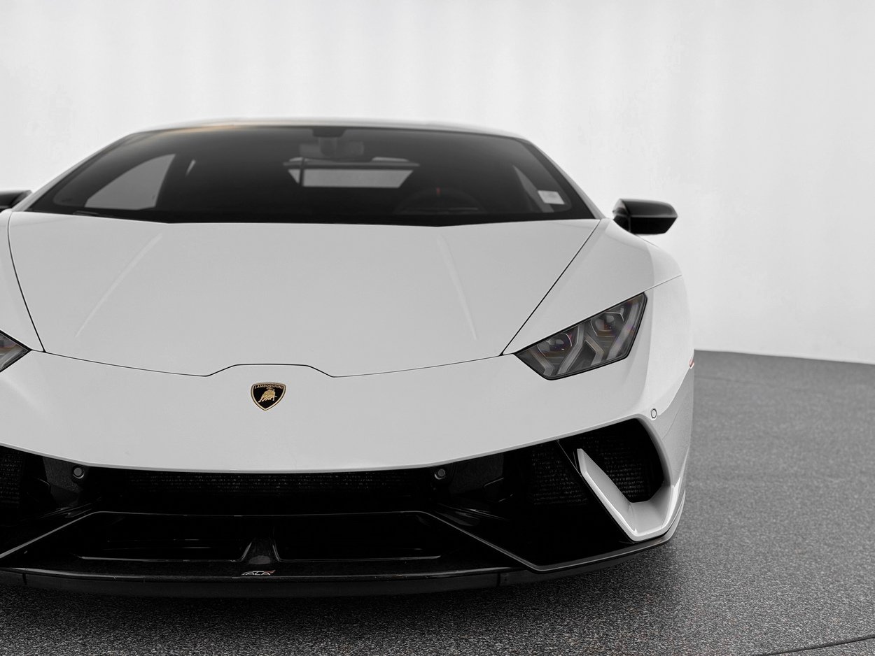 Used 2018 Lamborghini Huracan Performante AWD/4WD image 44