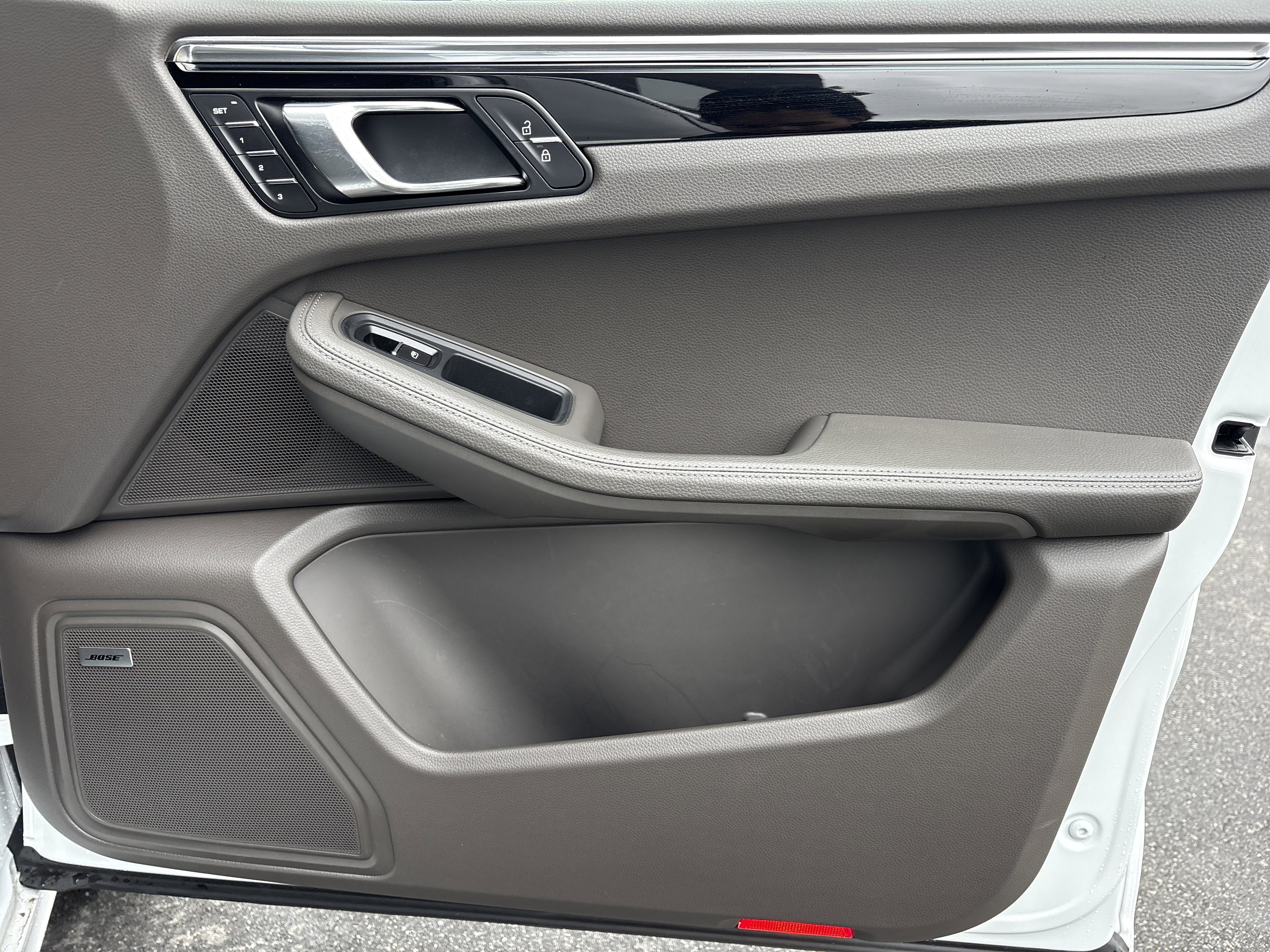 Certified 2025 Porsche Macan image 25