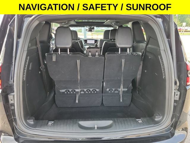 Used 2025 Chrysler Pacifica Limited FWD image 32