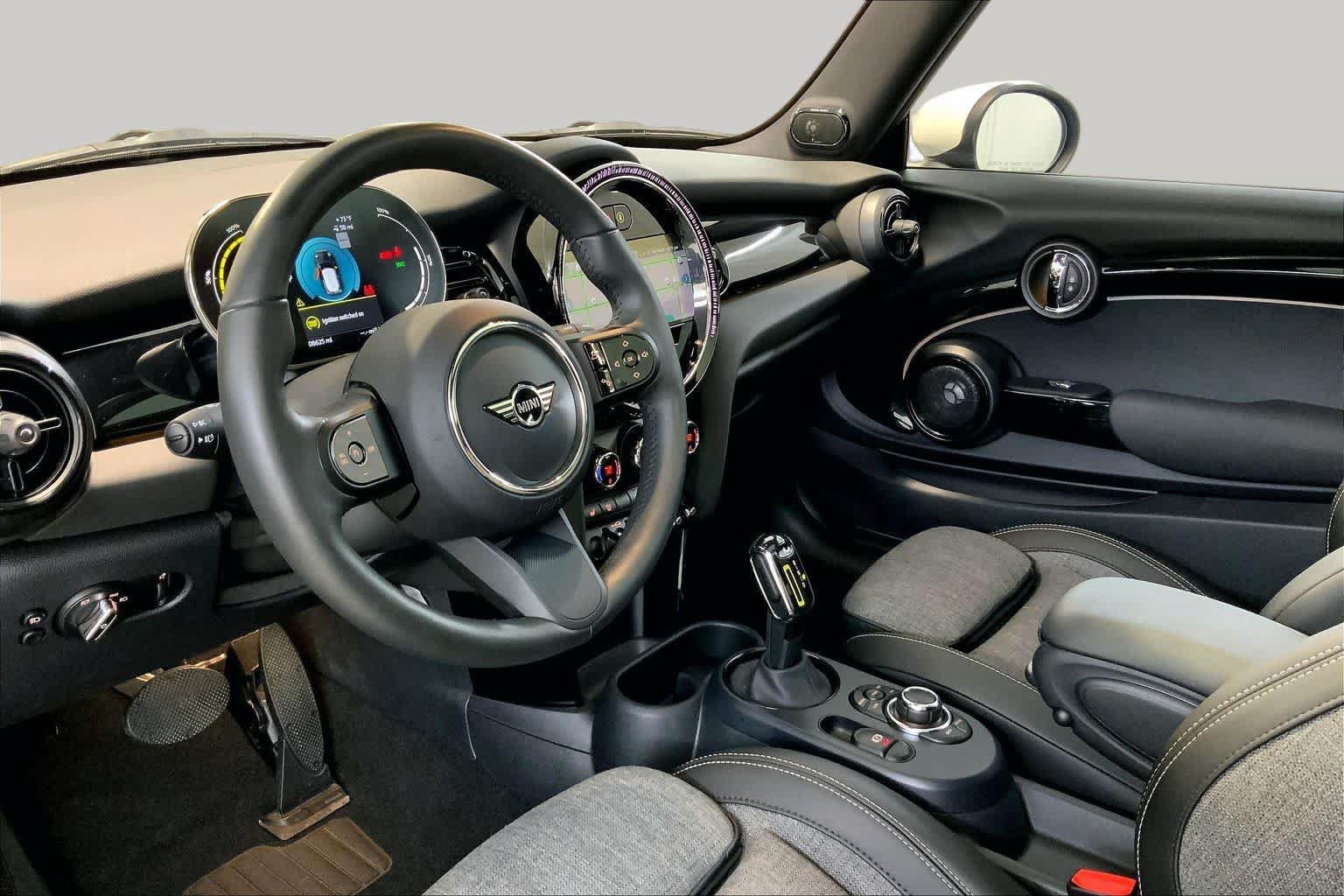 Used 2024 MINI Cooper SE w/ Signature Upholstery Package FWD image 17