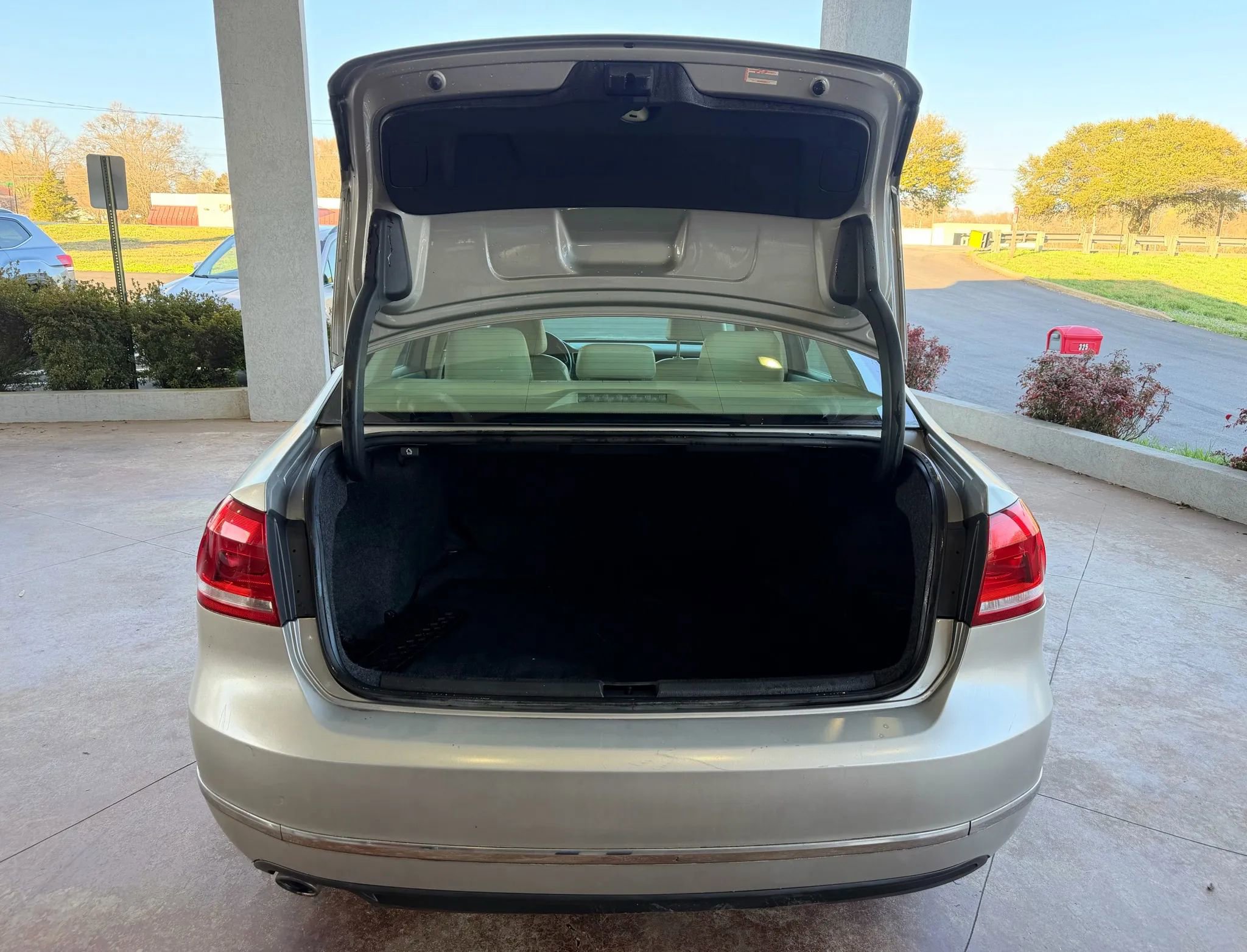 Used 2014 Volkswagen Passat TDI SEL Premium image 21