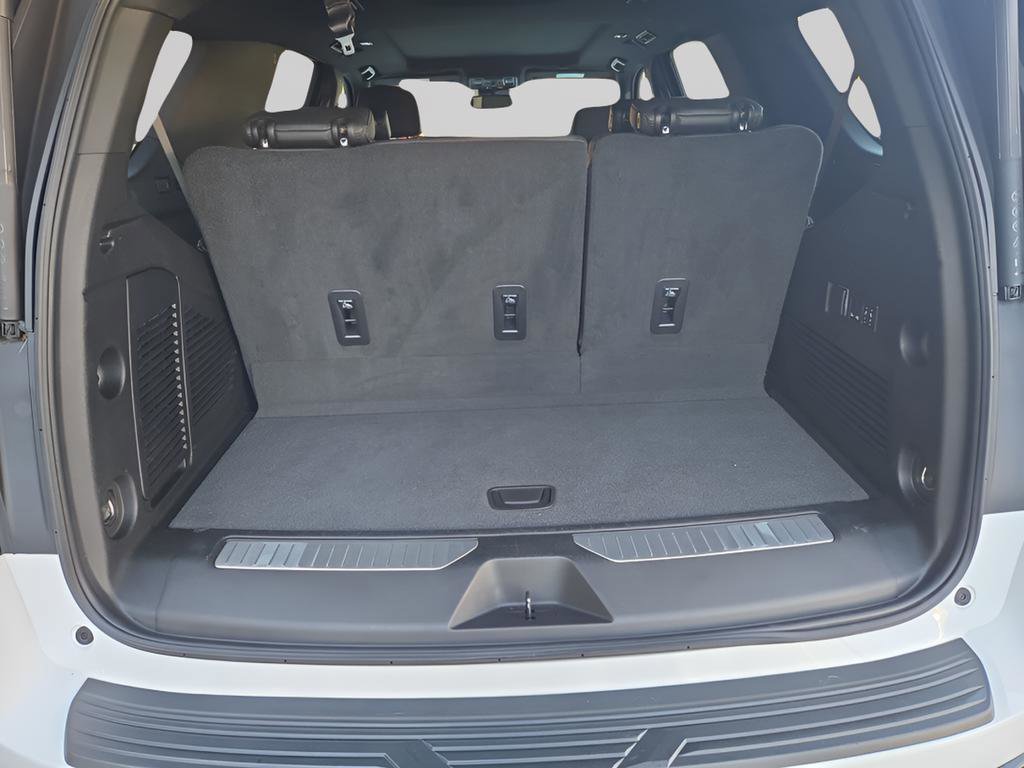 Used 2023 Chevrolet Tahoe Z71 w/ Luxury Package AWD/4WD image 14