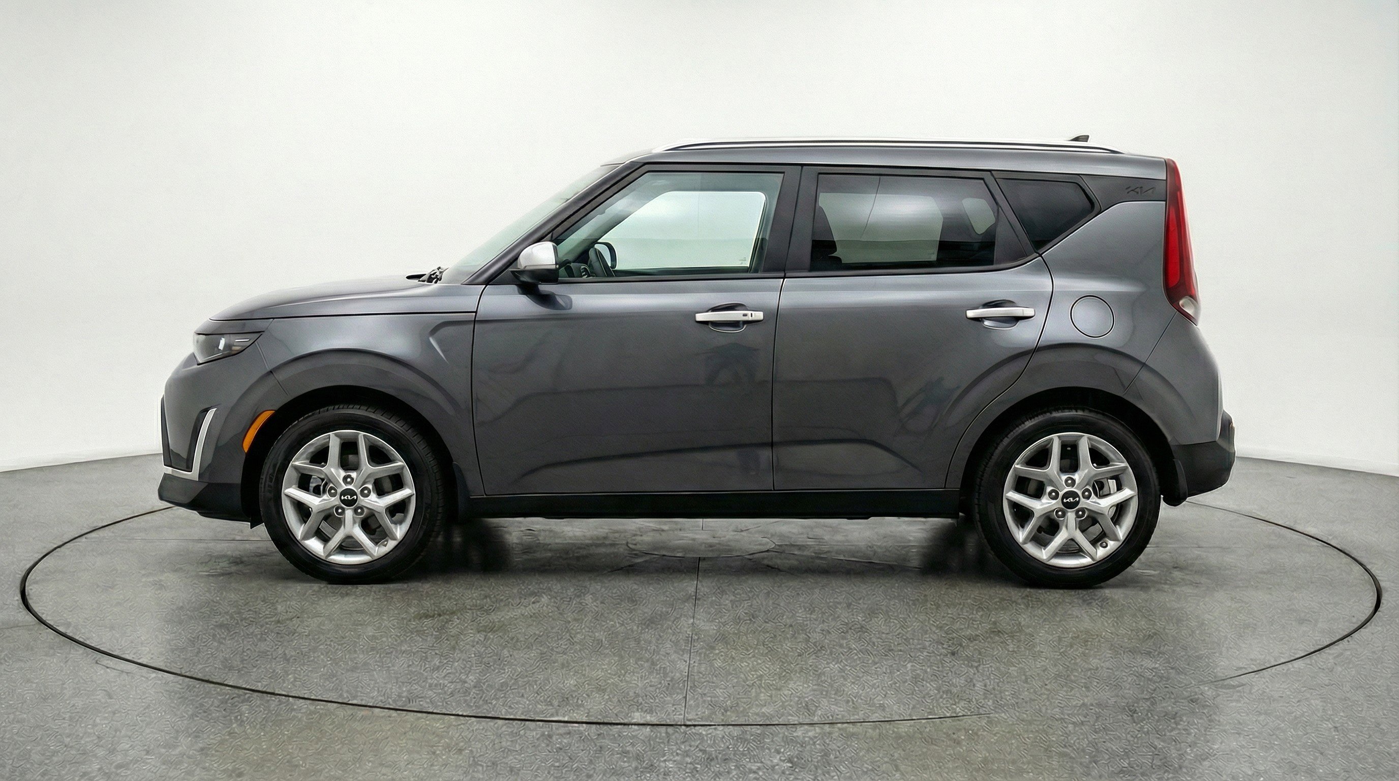 Used 2025 Kia Soul LX w/ LX Technology Package FWD image 5