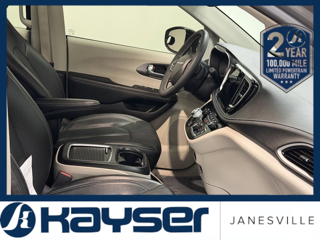 Used 2022 Chrysler Pacifica Touring-L w/ Uconnect Theater Family Group image 9