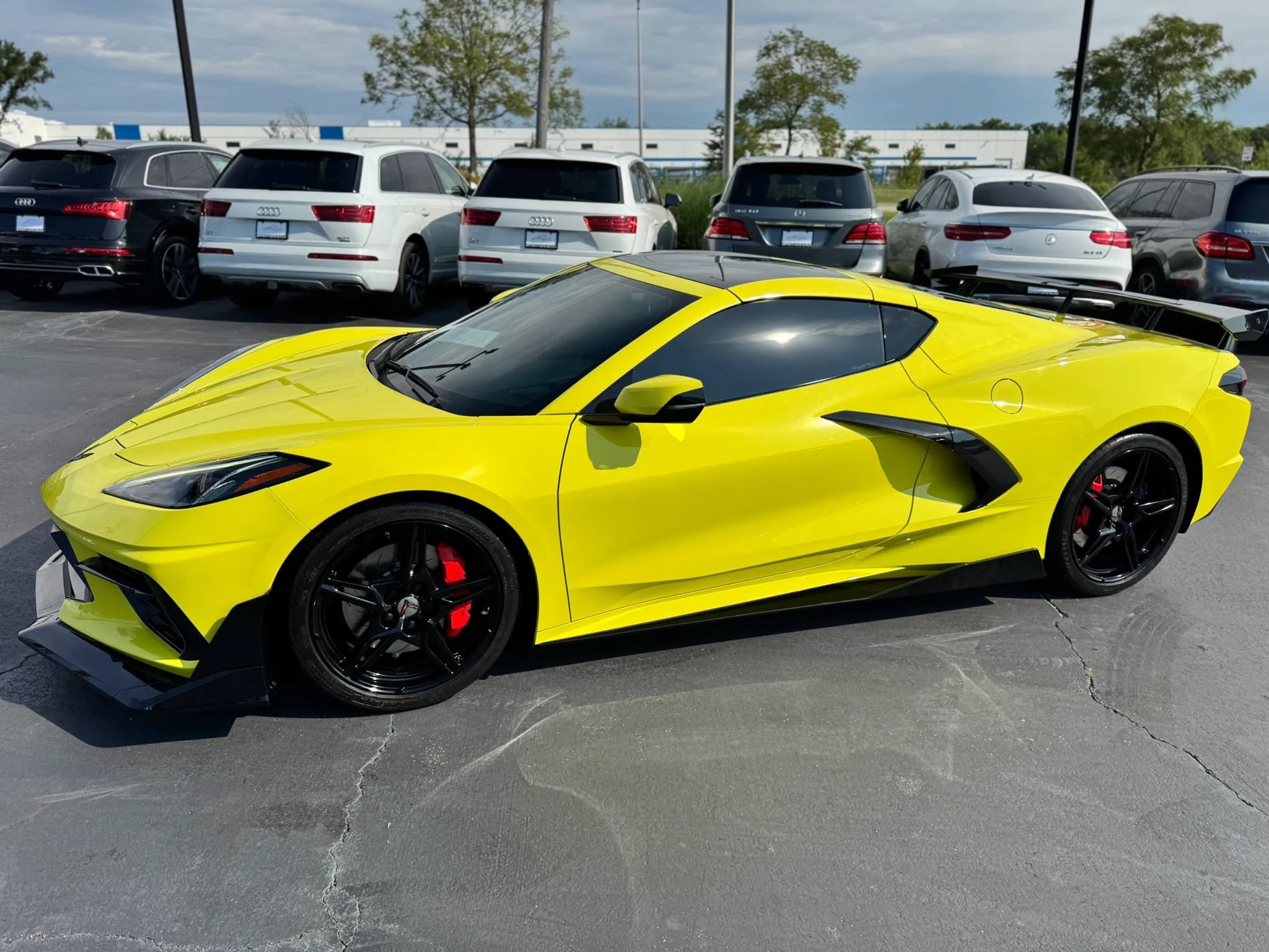 Used 2023 Chevrolet Corvette Stingray Coupe w/ Z51 Performance Package RWD image 2