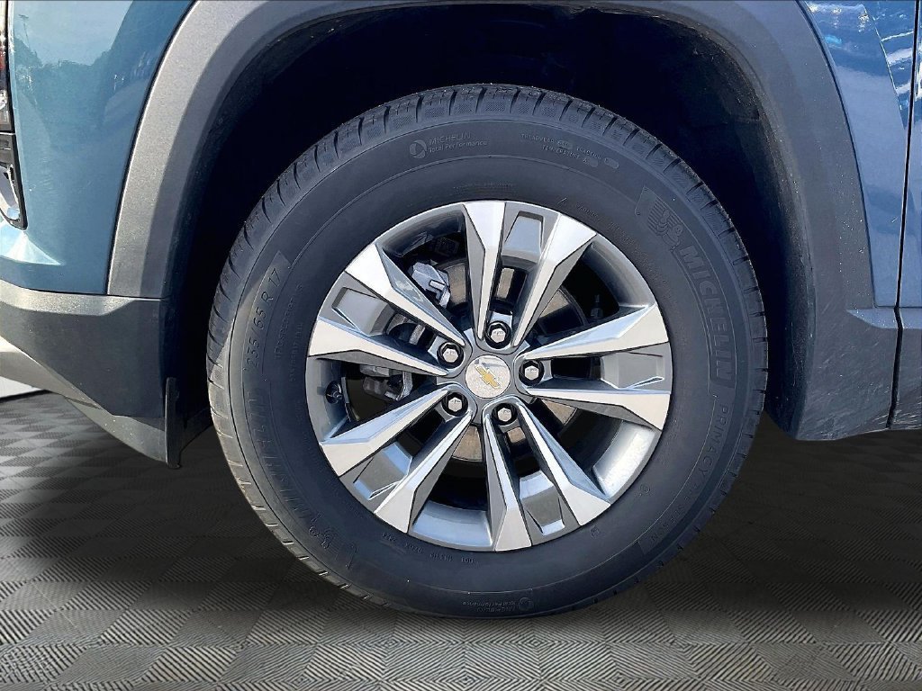 Used 2025 Chevrolet Equinox LT w/ Convenience Package II AWD/4WD image 7
