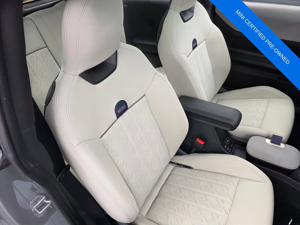 Used 2025 MINI Cooper 2-Door Hardtop FWD image 26