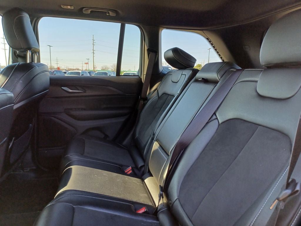 Used 2024 Jeep Grand Cherokee Altitude AWD/4WD image 31