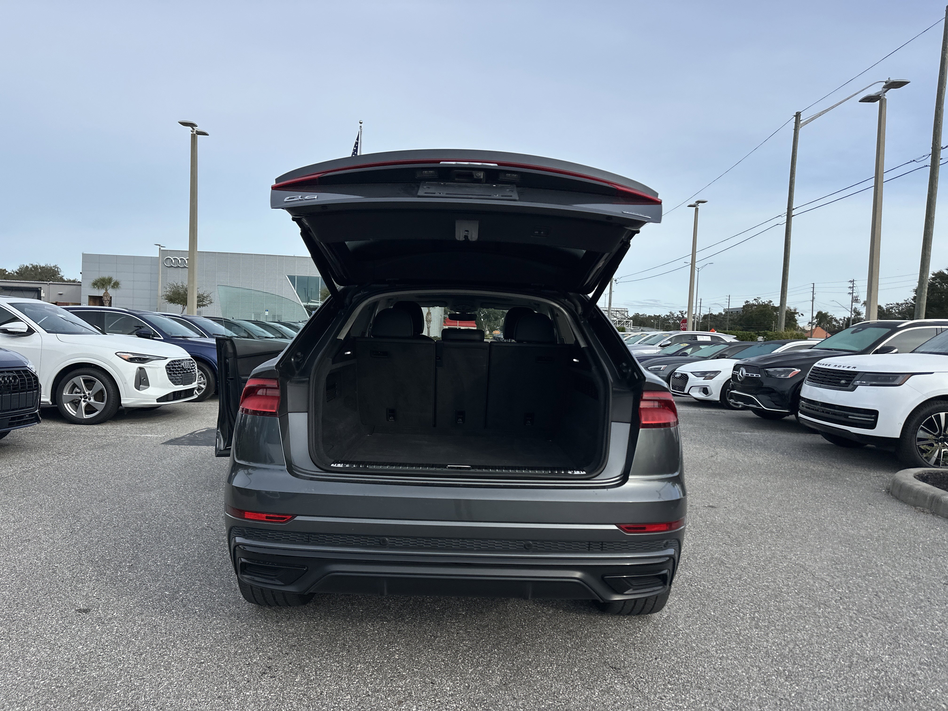 Used 2019 Audi Q8 Prestige w/ Luxury Package image 6