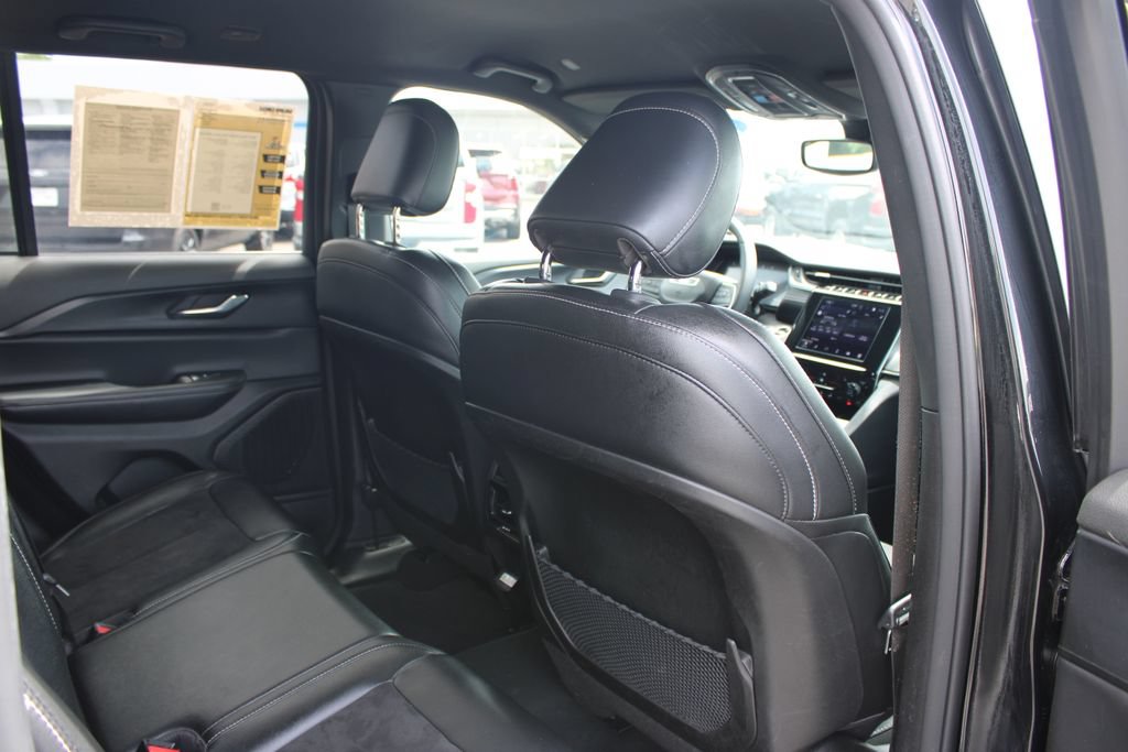 Used 2024 Jeep Grand Cherokee Altitude AWD/4WD image 33