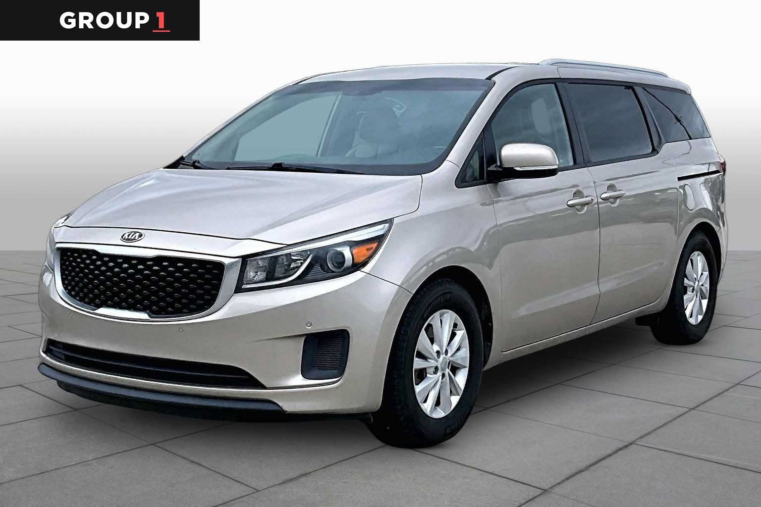 Used 2017 Kia Sedona LX w/ LX Essentials Premium Package FWD image 1