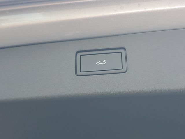 New 2026 Volkswagen Tiguan SE AWD/4WD image 9