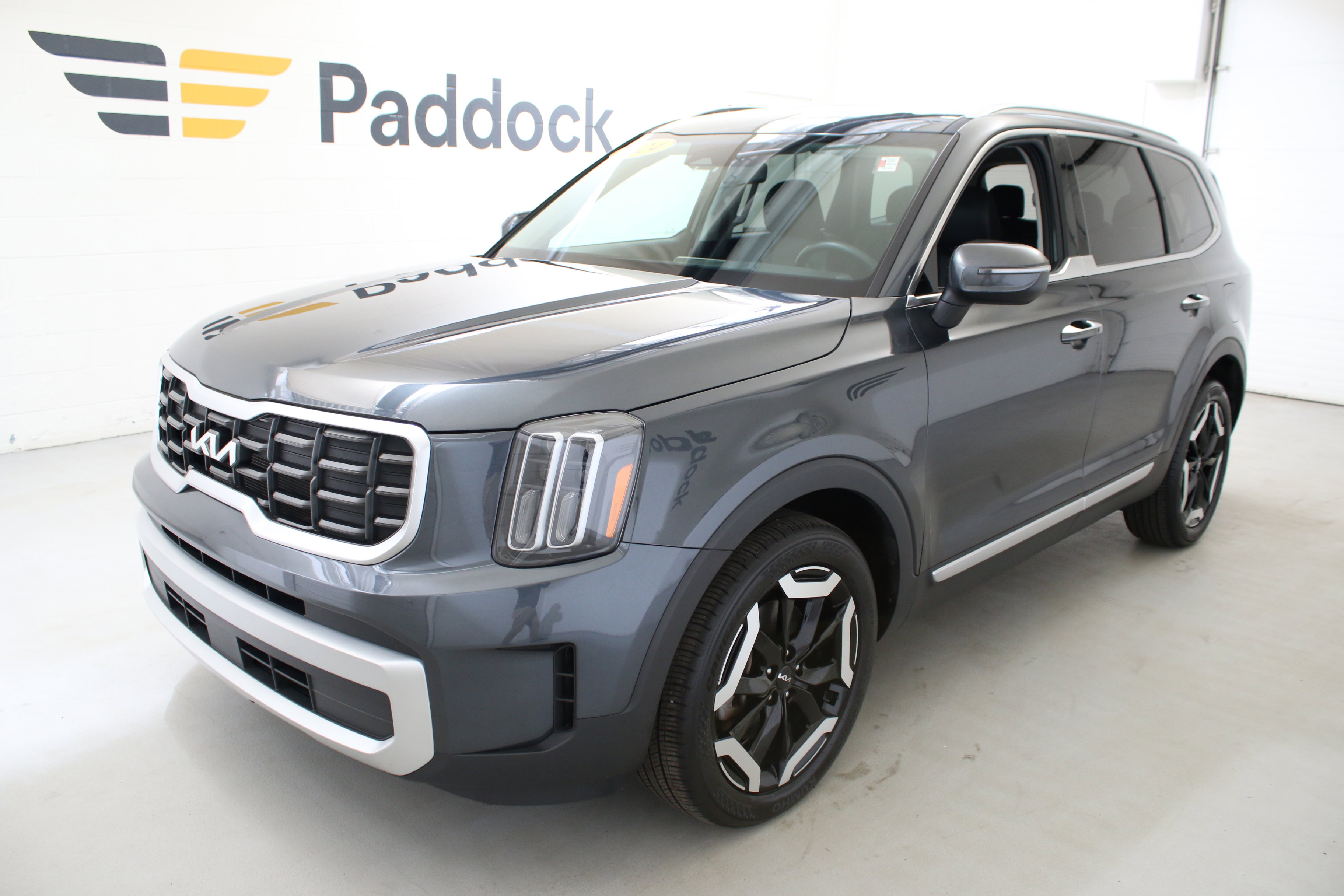Used 2024 Kia Telluride S w/ S Sunroof Package image 3