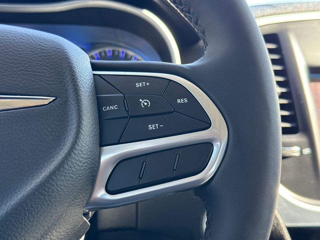 Used 2023 Chrysler 300 Touring w/ Sport Appearance Package image 27