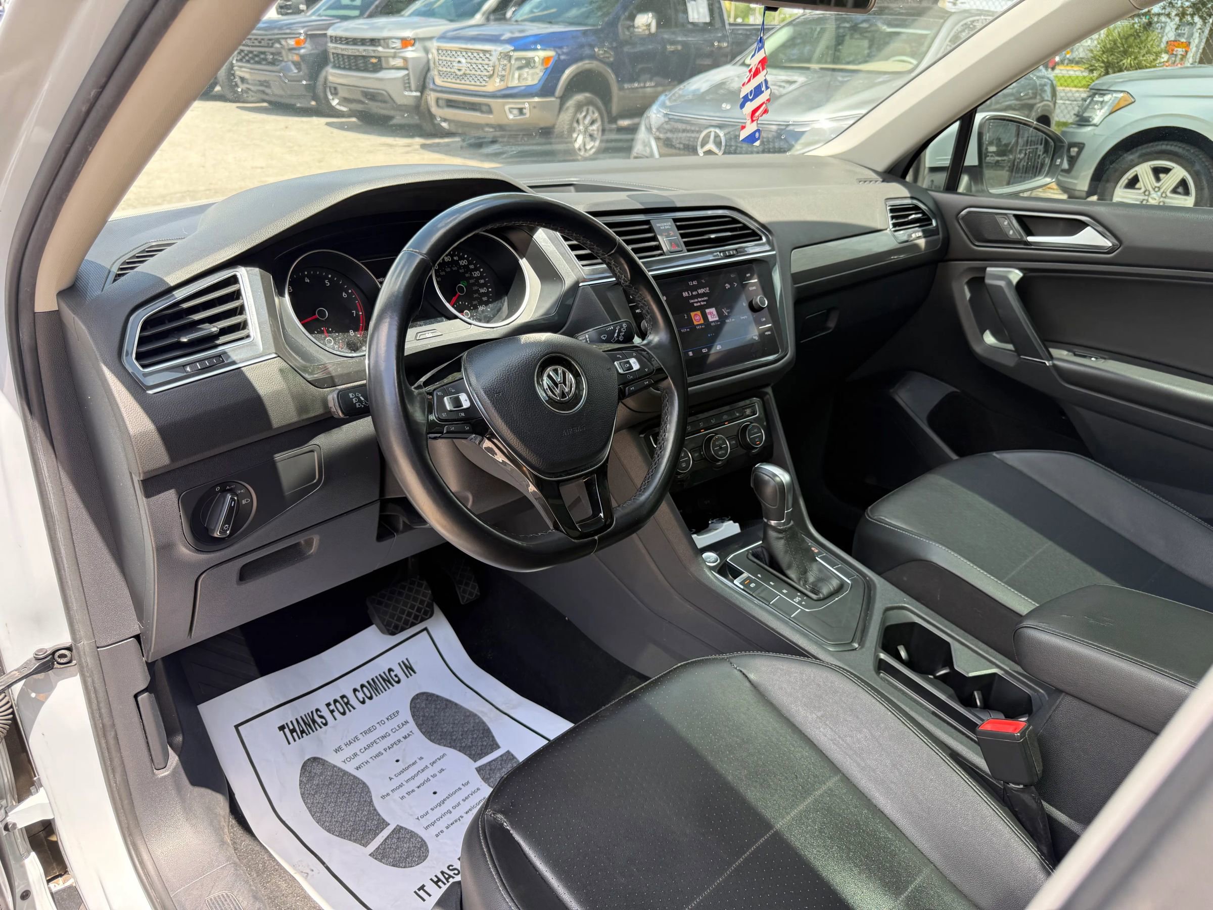 Used 2018 Volkswagen Tiguan SE w/ Panoramic Sunroof Package FWD image 15