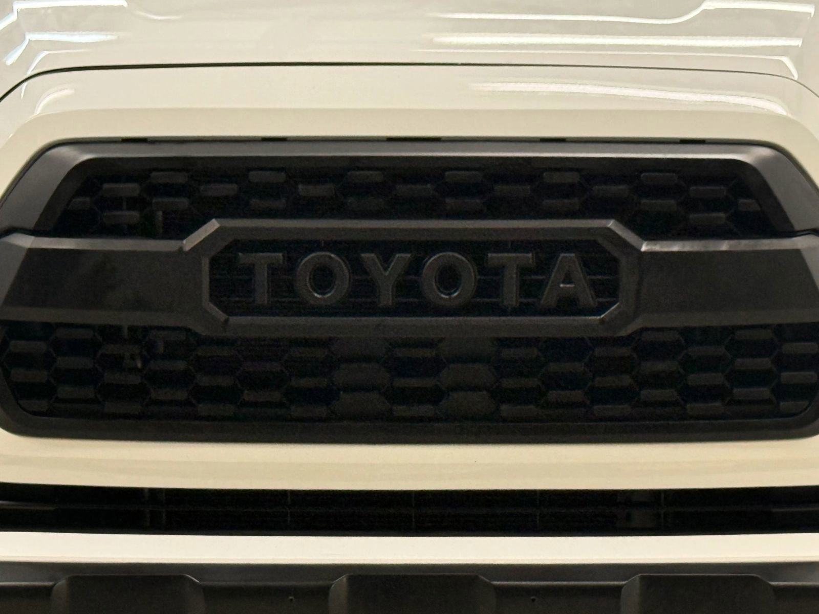 Used 2017 Toyota Tacoma TRD Off-Road w/ Tow Package (A/T) image 5