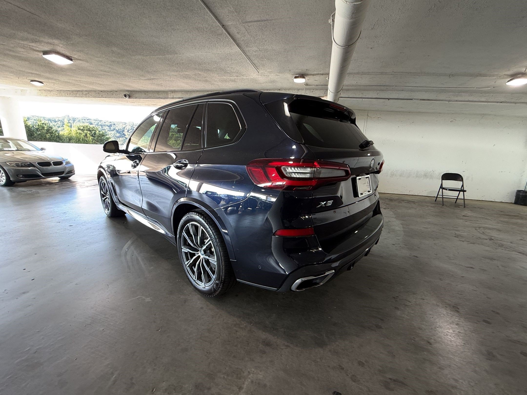 Used 2022 BMW X5 xDrive45e w/ M Sport Package AWD/4WD image 3