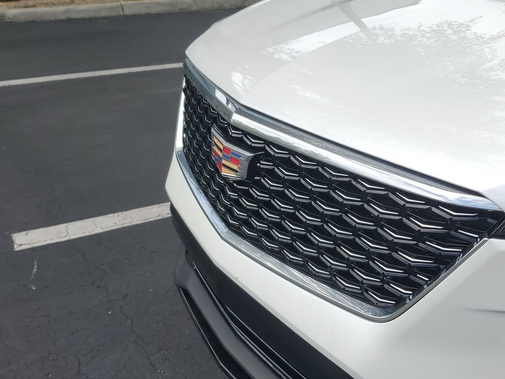 Certified 2025 Cadillac XT4 Premium Luxury w/ Technology Package FWD image 9