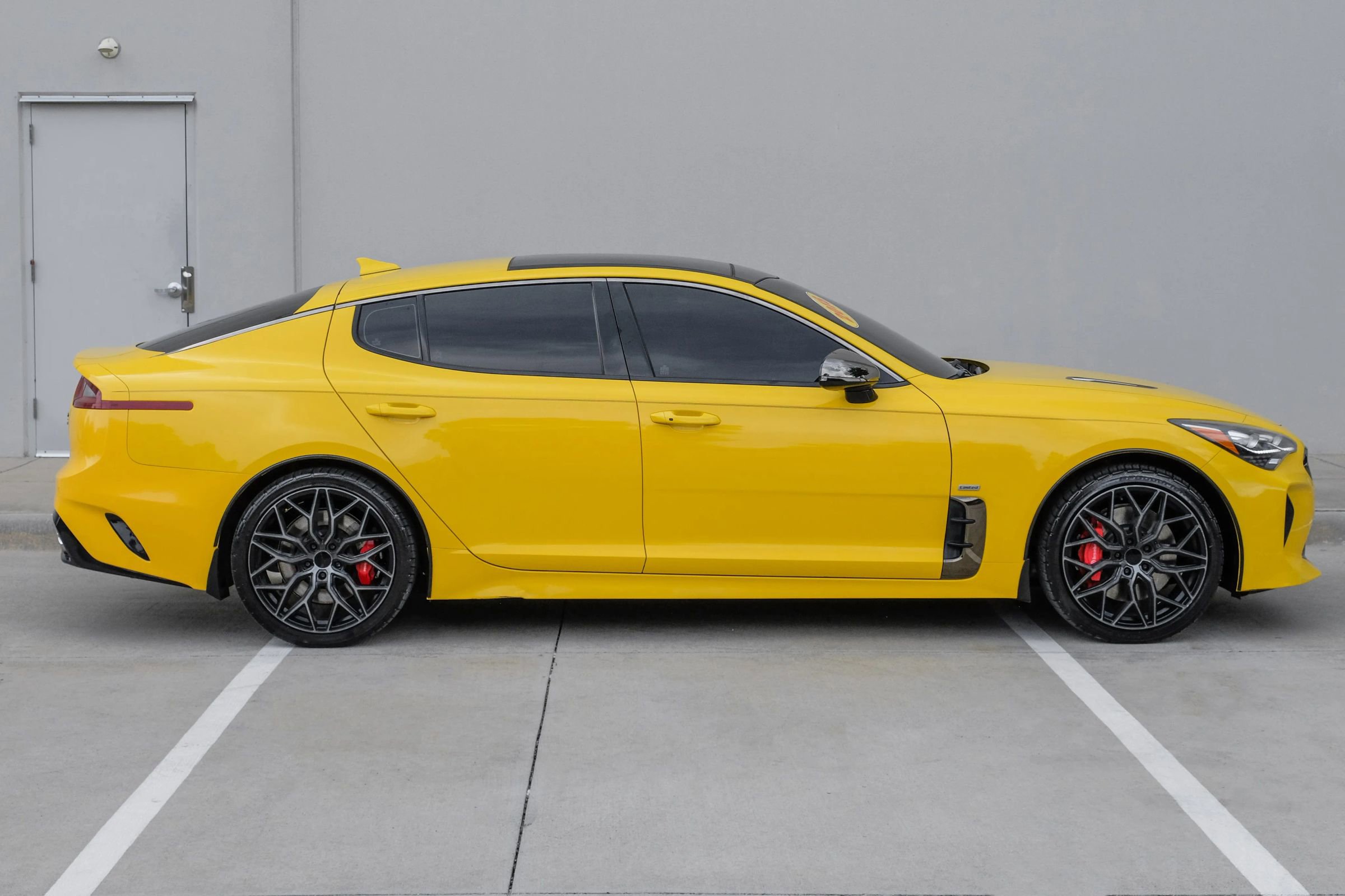 Used 2018 Kia Stinger GT2 AWD/4WD image 3
