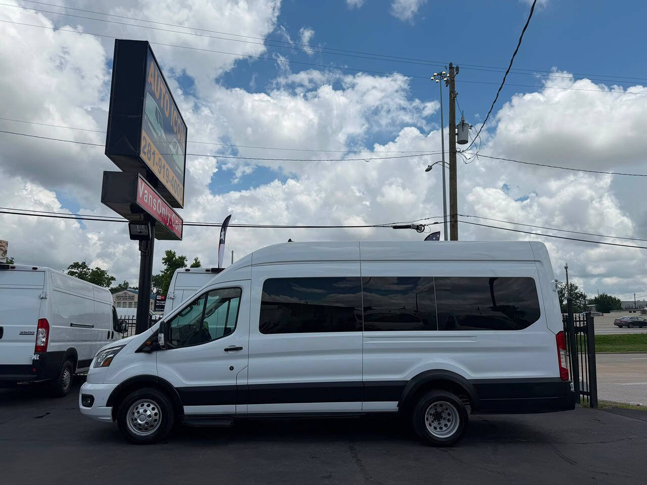 Used 2023 Ford Transit 350 XLT AWD/4WD image 4