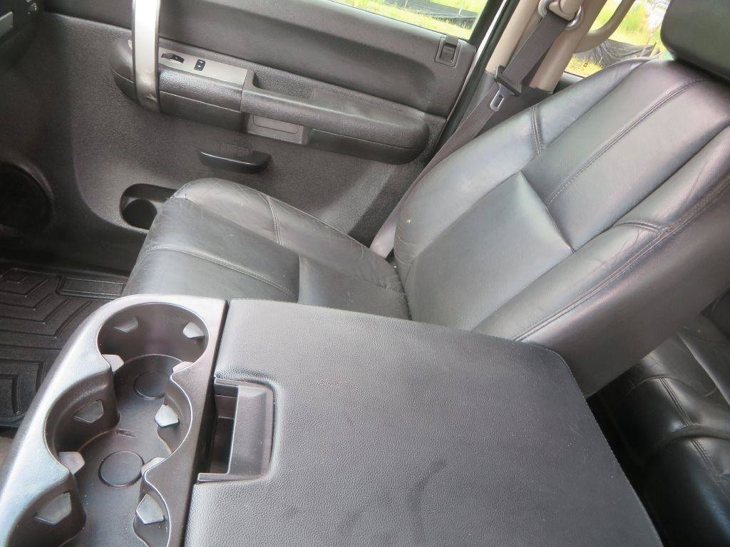 Used 2008 Chevrolet Silverado 2500 LT w/ Suspension Package, Off-Road AWD/4WD image 25