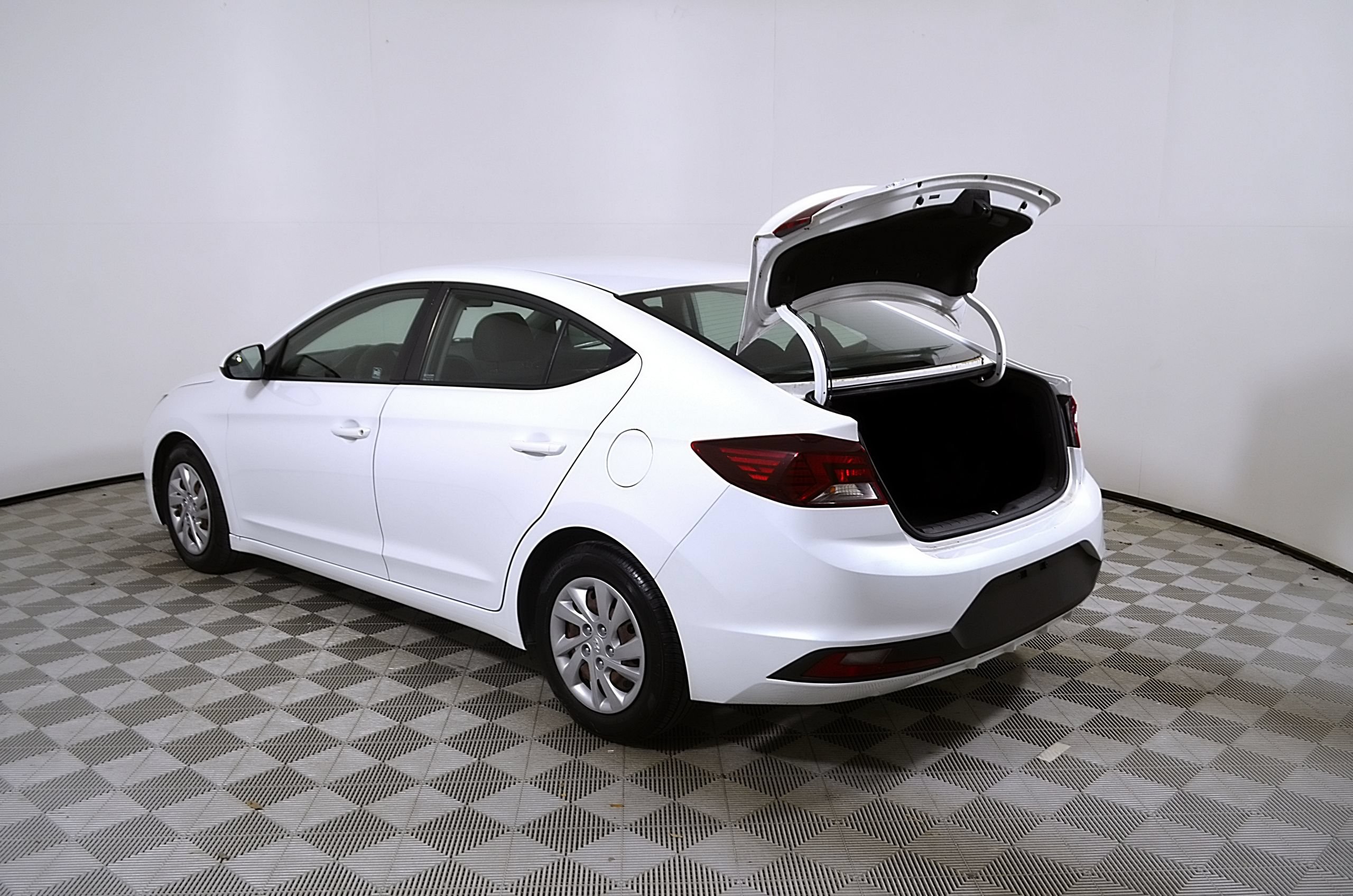 Used 2020 Hyundai Elantra SE w/ Cargo Package (C1) FWD image 10