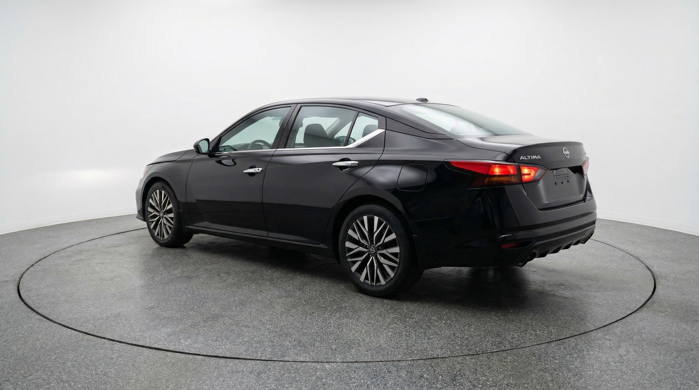 Used 2025 Nissan Altima 2.5 SV image 6