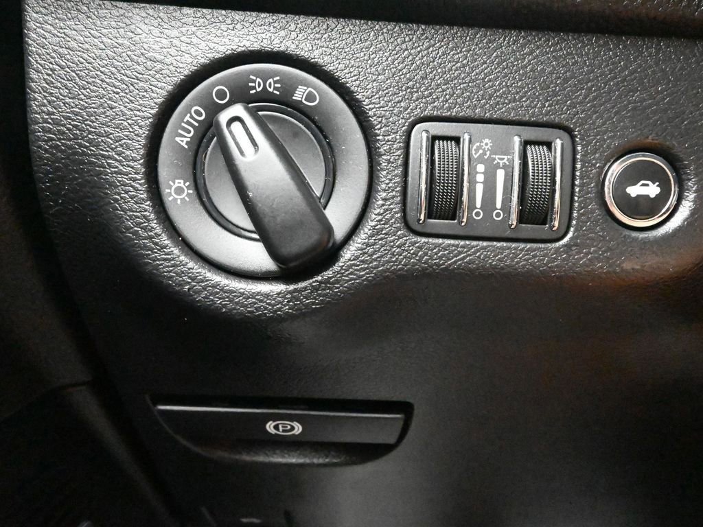 Used 2023 Dodge Challenger R/T w/ Performance Handling Group image 39