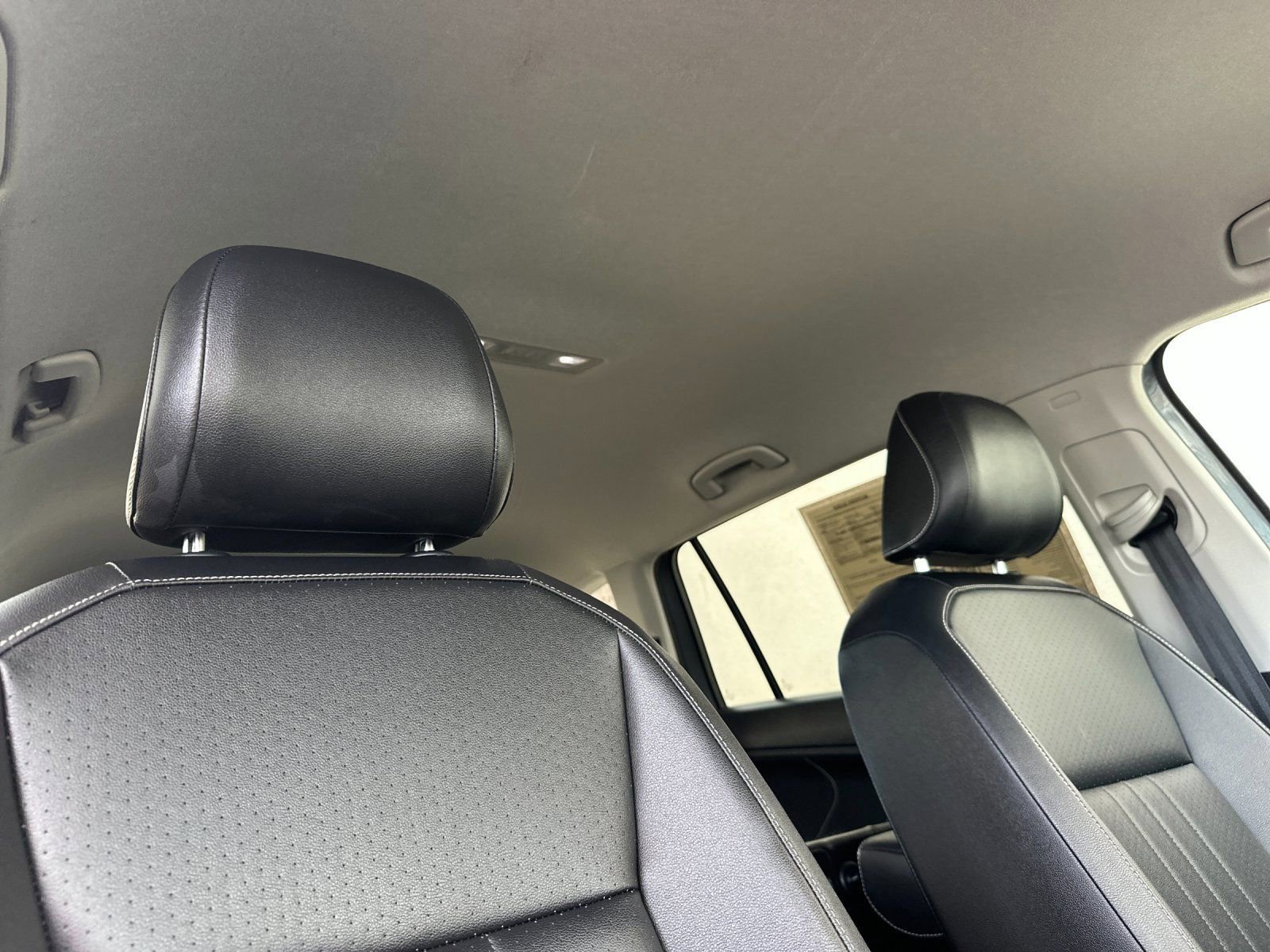 Used 2022 Volkswagen Tiguan SE FWD image 19