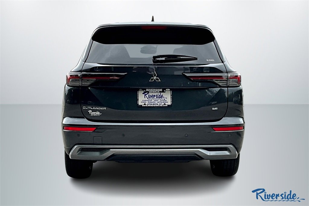New 2025 Mitsubishi Outlander SE image 4