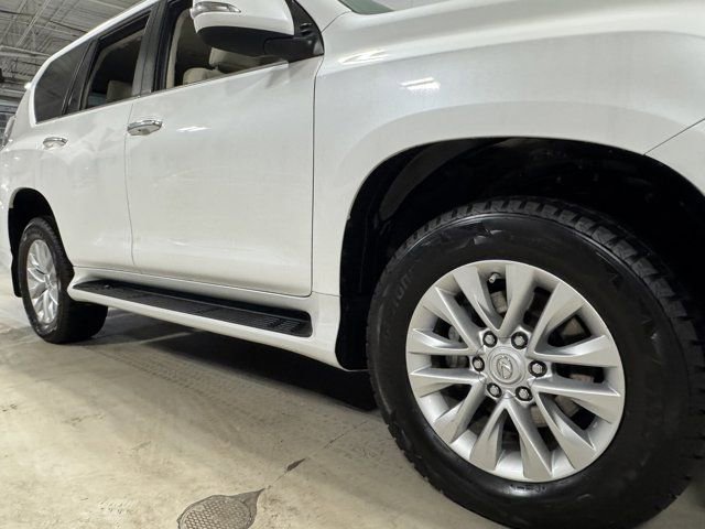 Used 2023 Lexus GX 460 Premium w/ Premium Package image 7
