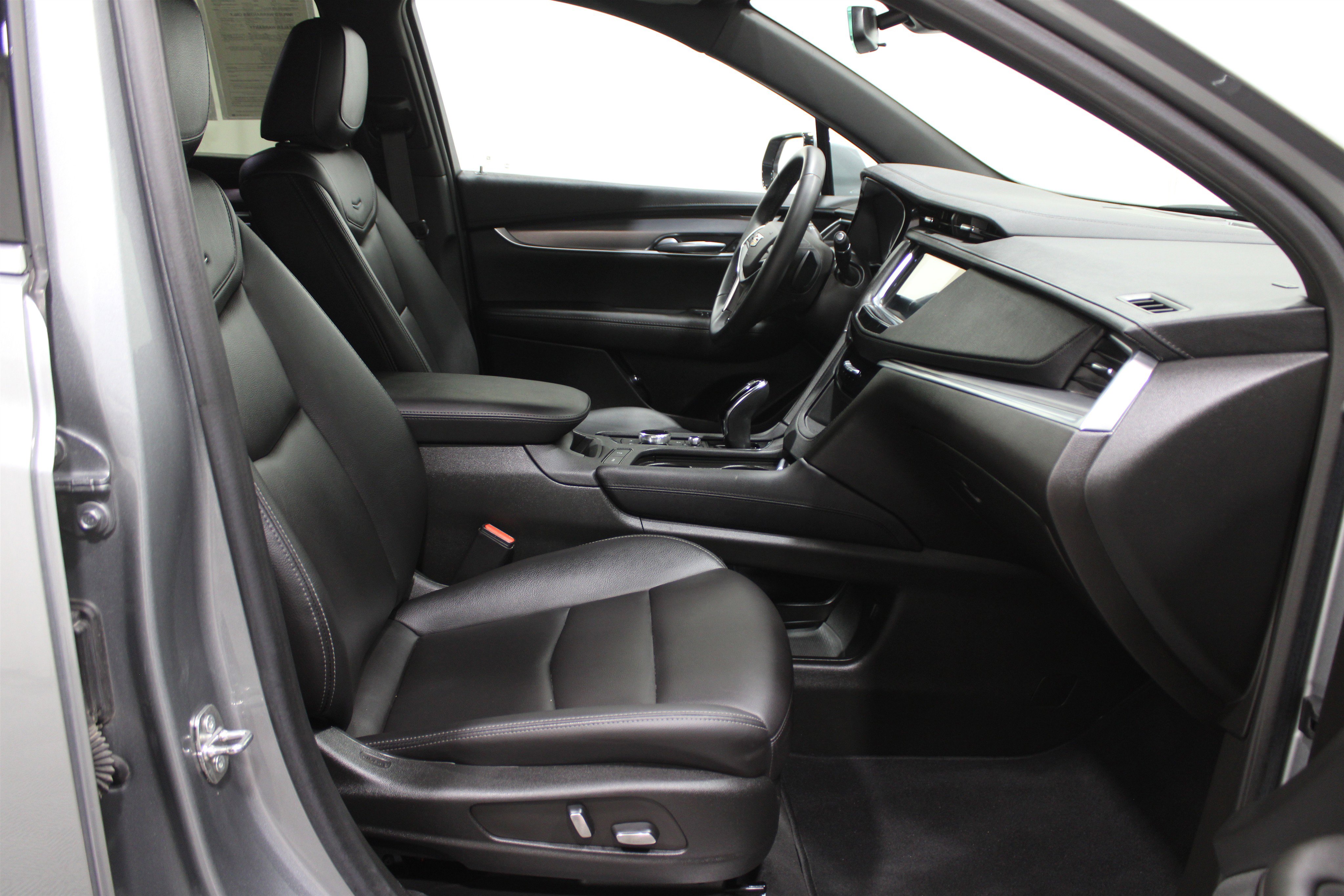 Certified 2024 Cadillac XT5 Luxury image 30