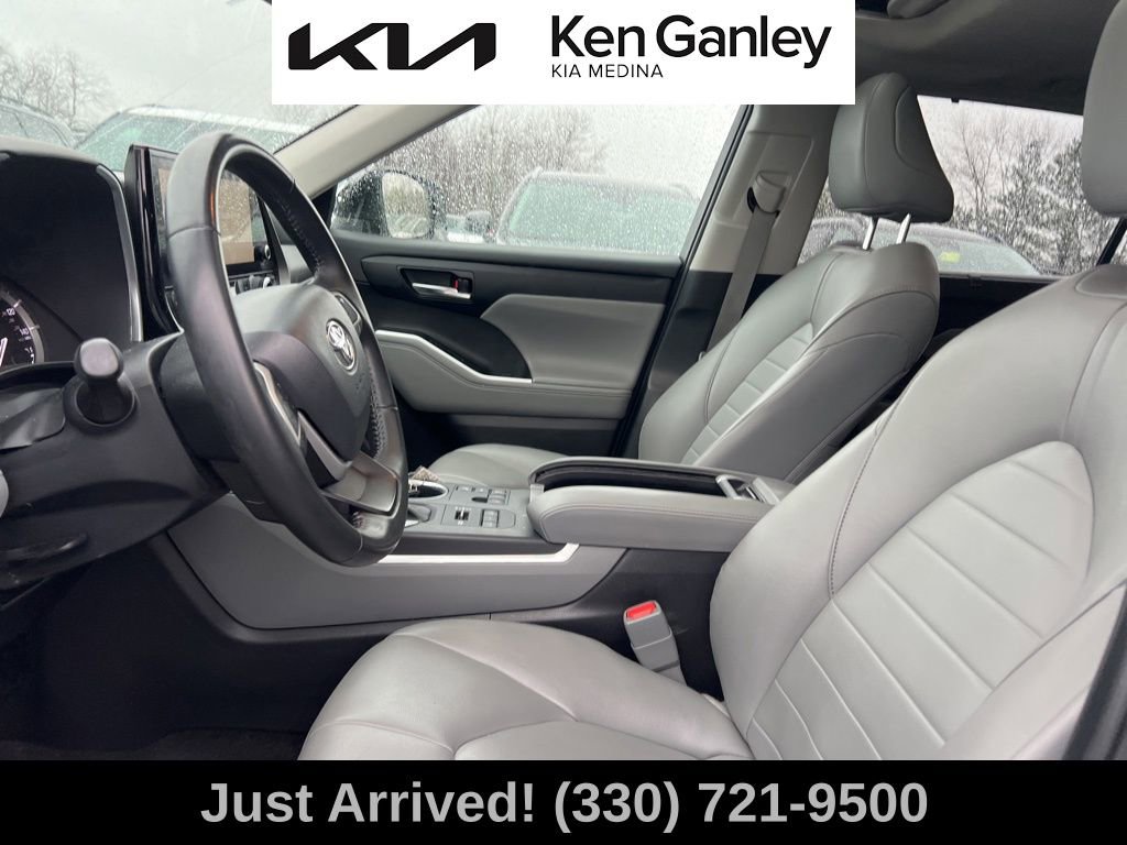 Used 2023 Toyota Highlander XLE image 11