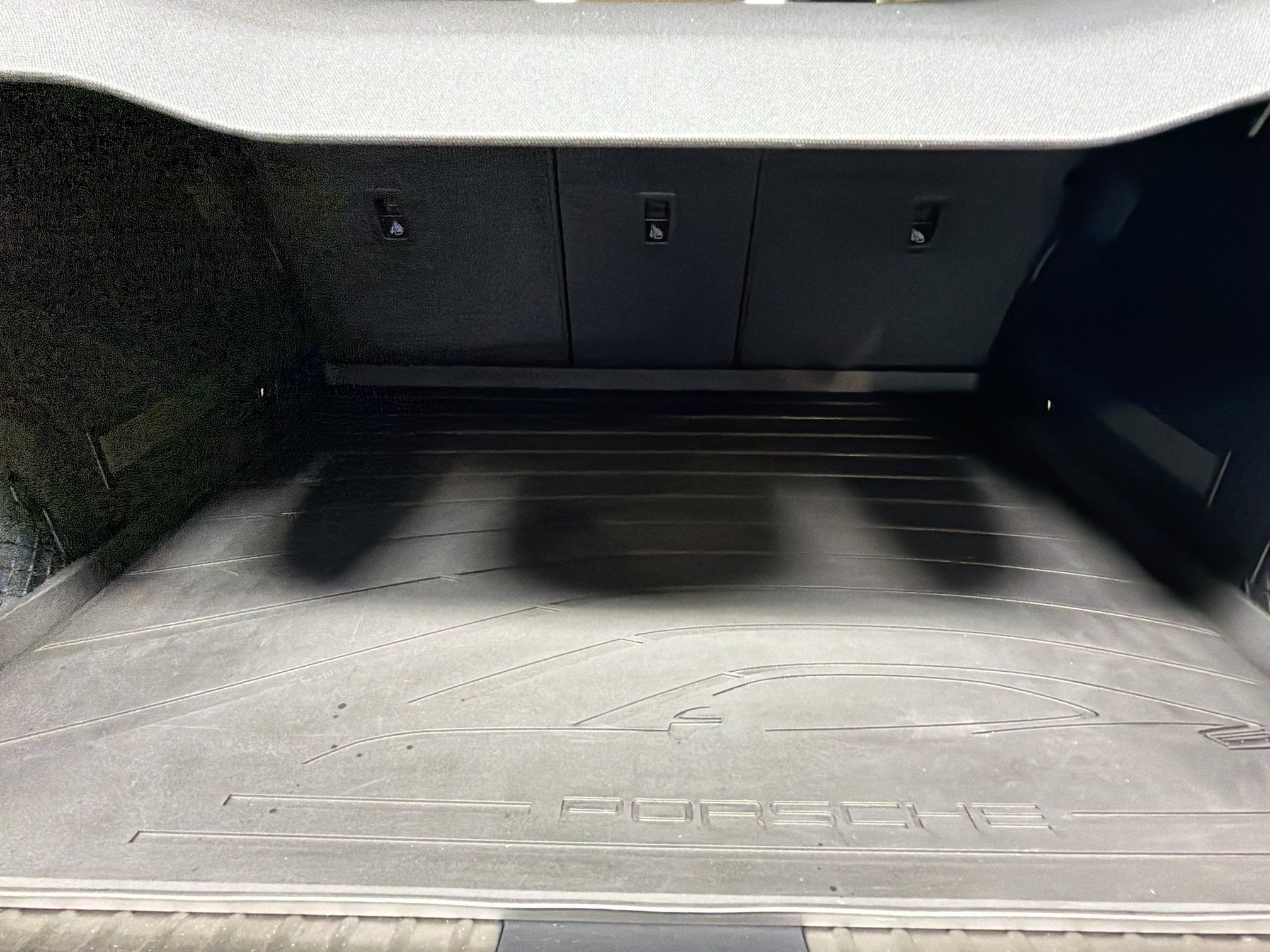 Certified 2025 Porsche Macan 4S Electric image 13