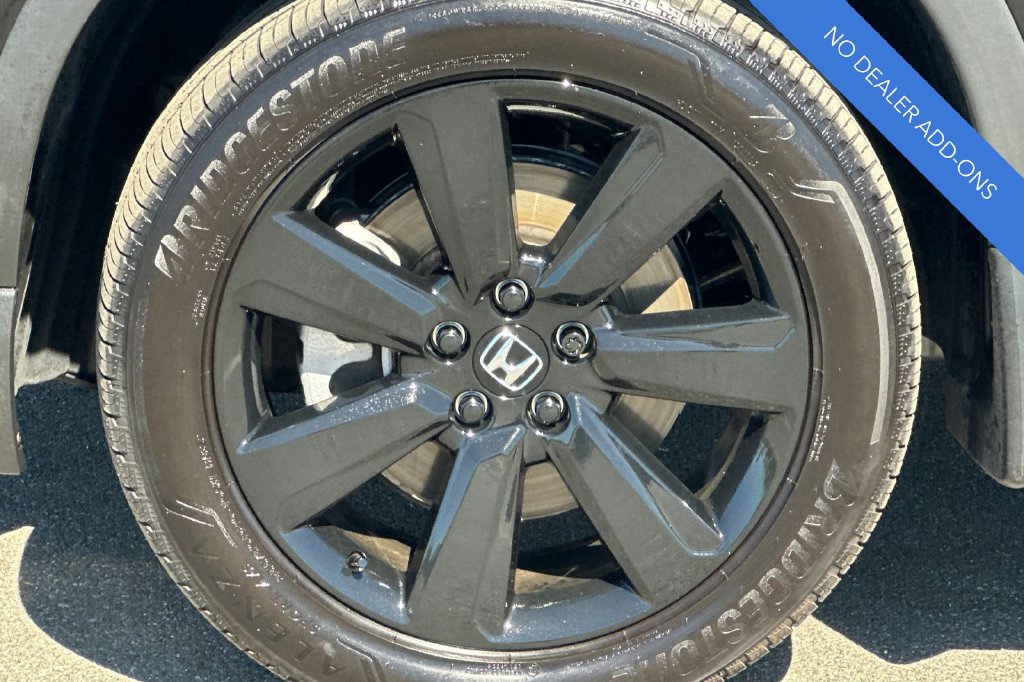 Certified 2025 Honda Pilot Black Edition image 30